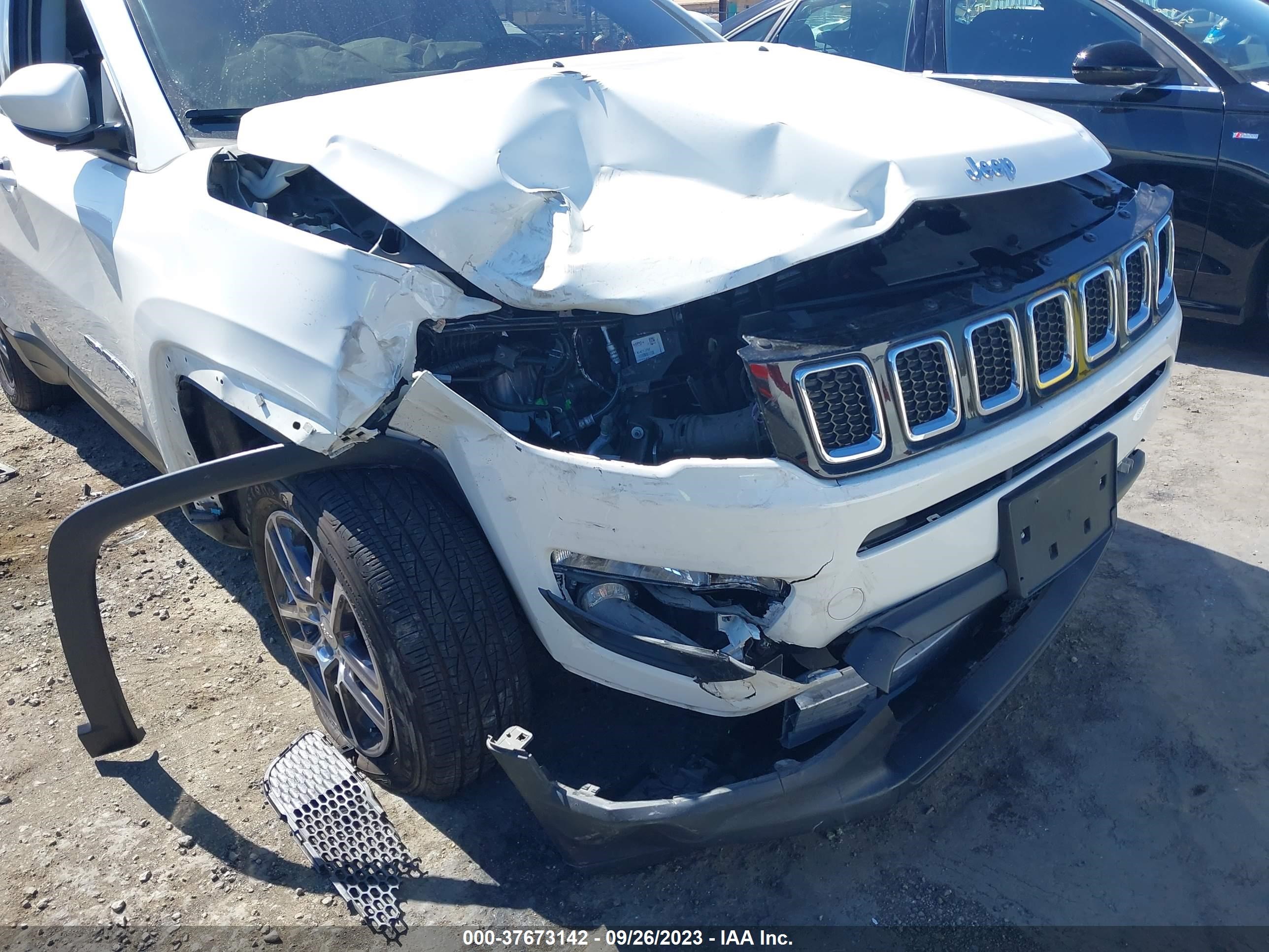 Photo 5 VIN: 3C4NJCBB1JT460968 - JEEP COMPASS 