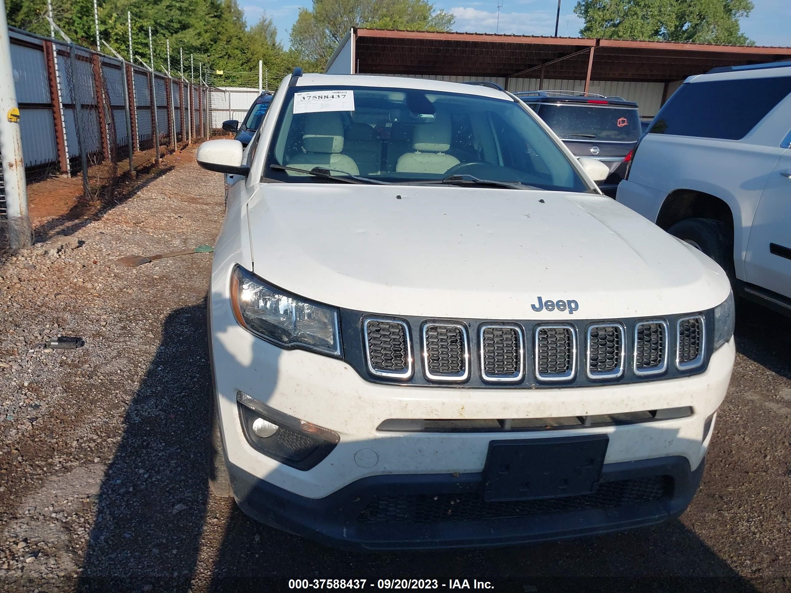 Photo 11 VIN: 3C4NJCBB1JT494599 - JEEP COMPASS 