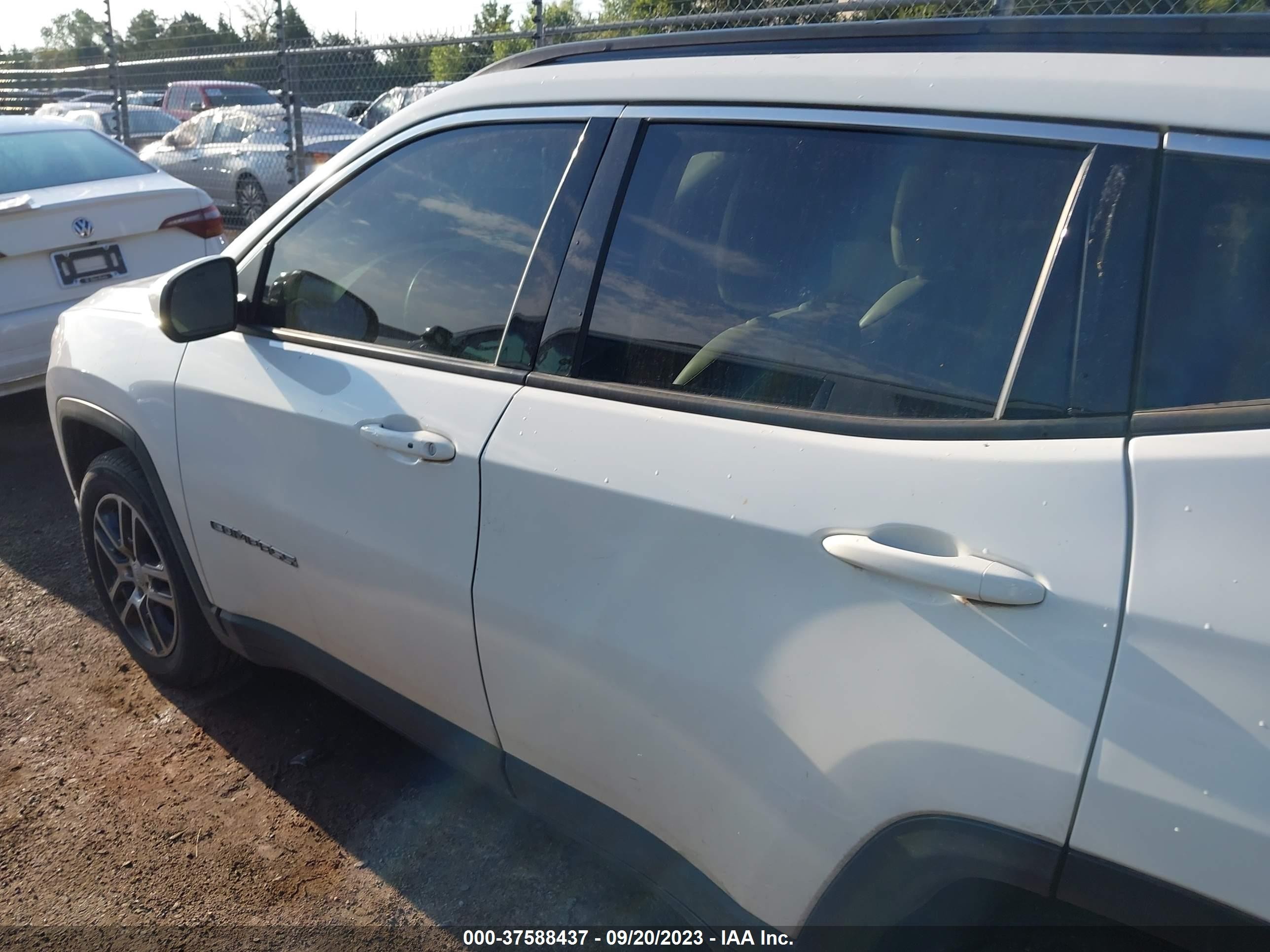 Photo 13 VIN: 3C4NJCBB1JT494599 - JEEP COMPASS 