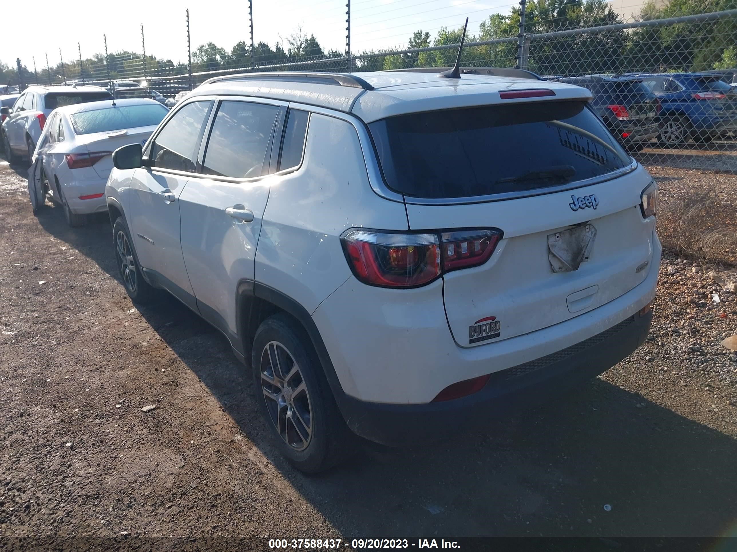 Photo 2 VIN: 3C4NJCBB1JT494599 - JEEP COMPASS 