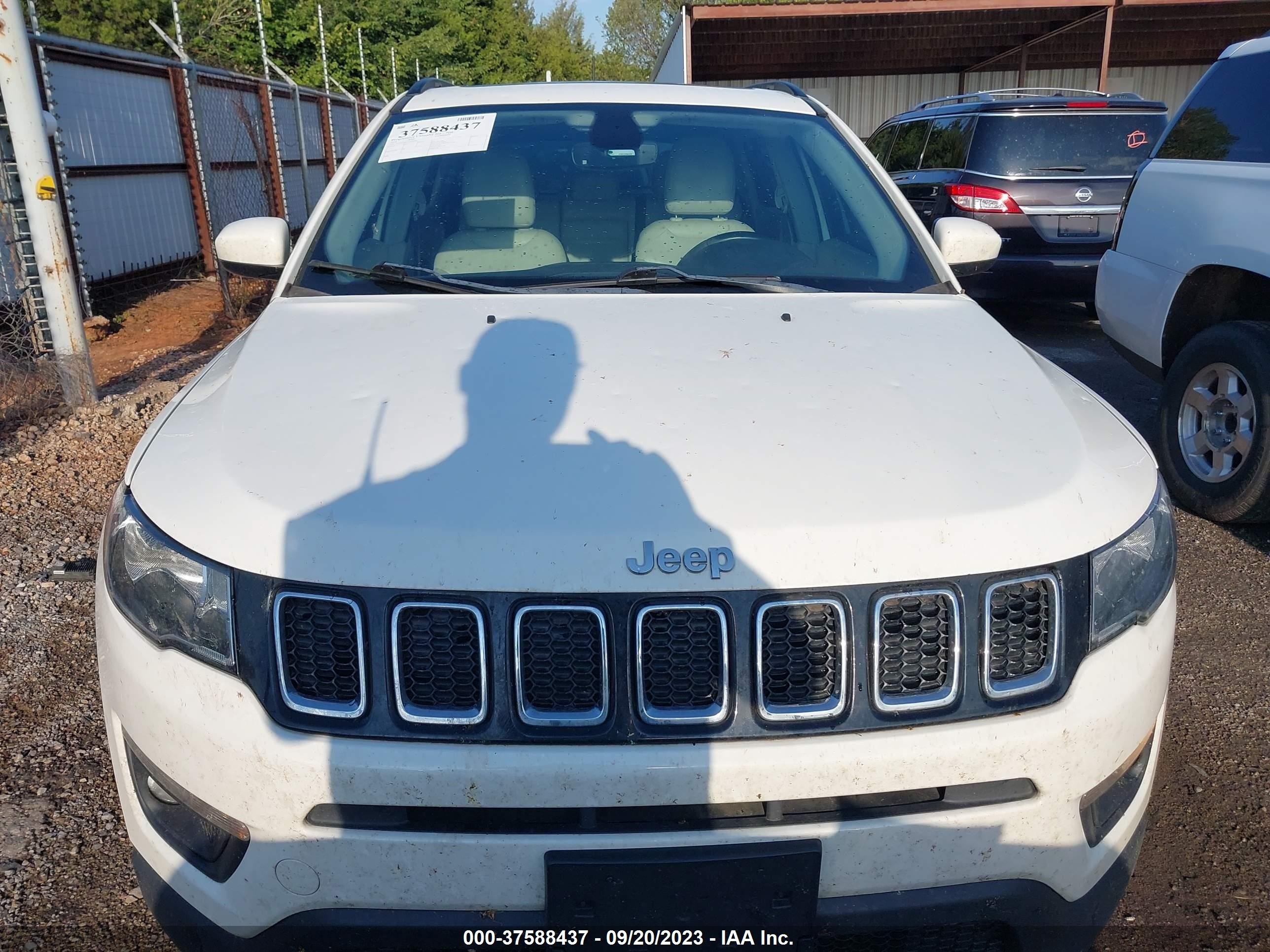 Photo 5 VIN: 3C4NJCBB1JT494599 - JEEP COMPASS 