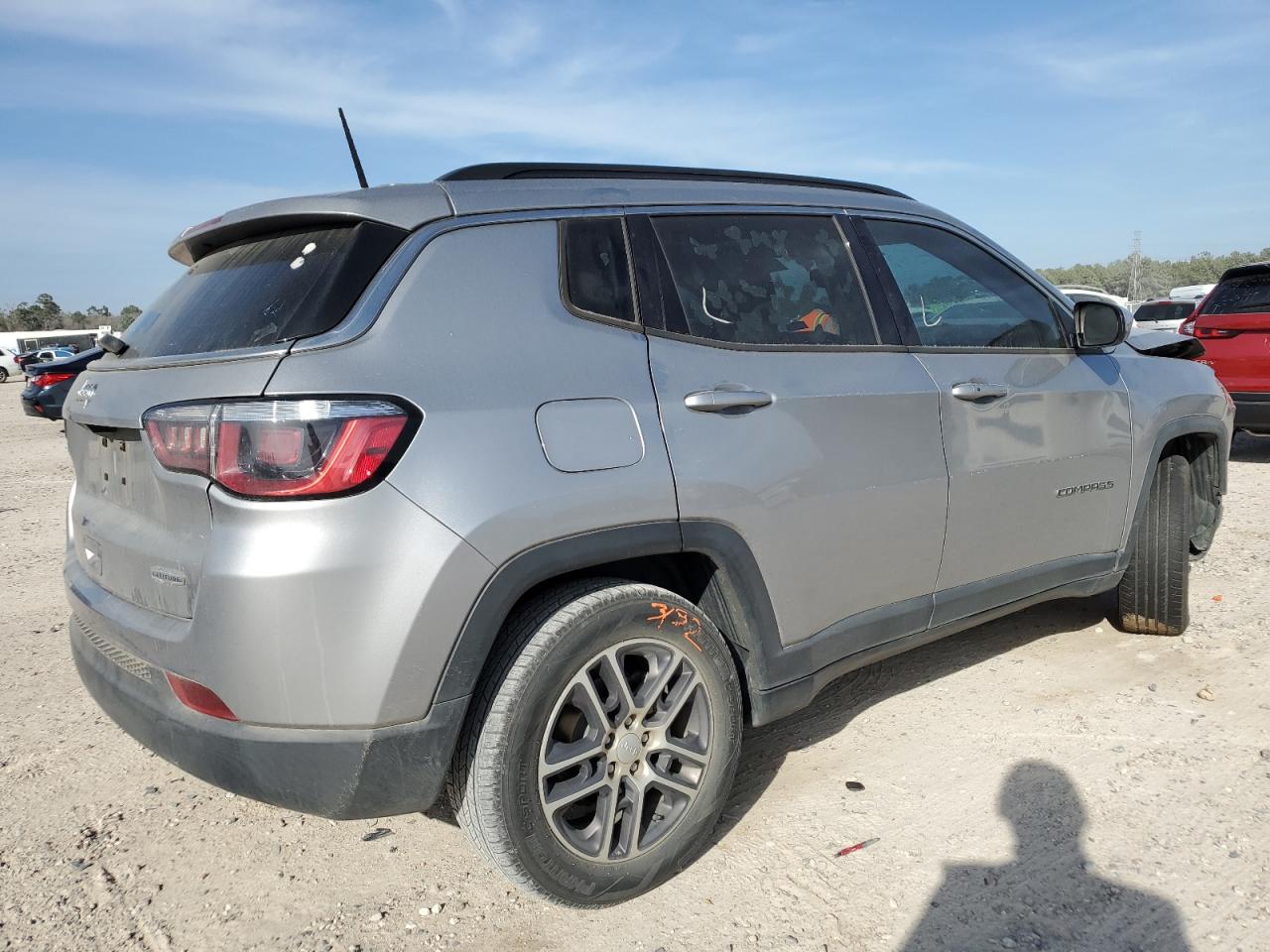 Photo 2 VIN: 3C4NJCBB1JT494683 - JEEP COMPASS 