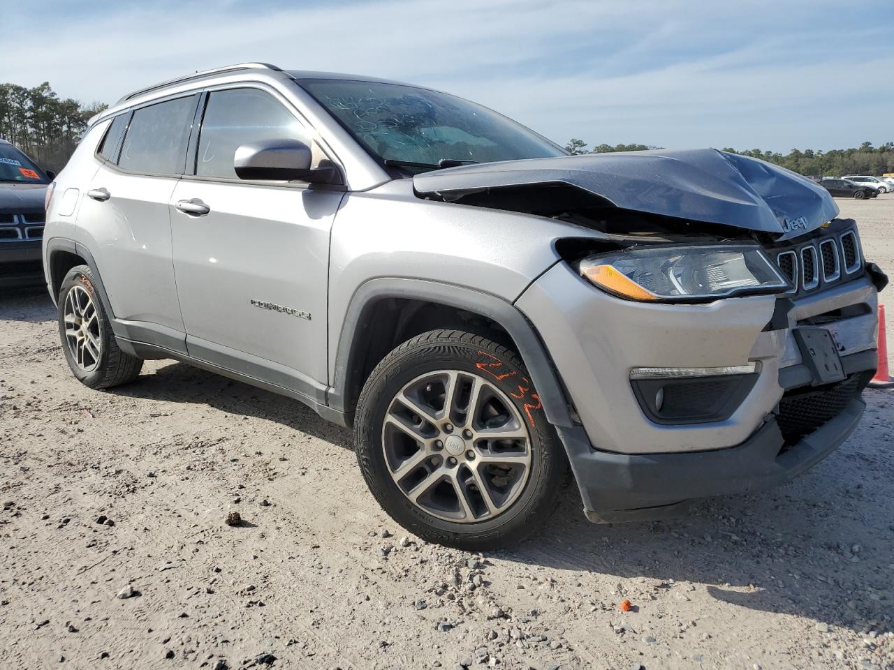 Photo 3 VIN: 3C4NJCBB1JT494683 - JEEP COMPASS 