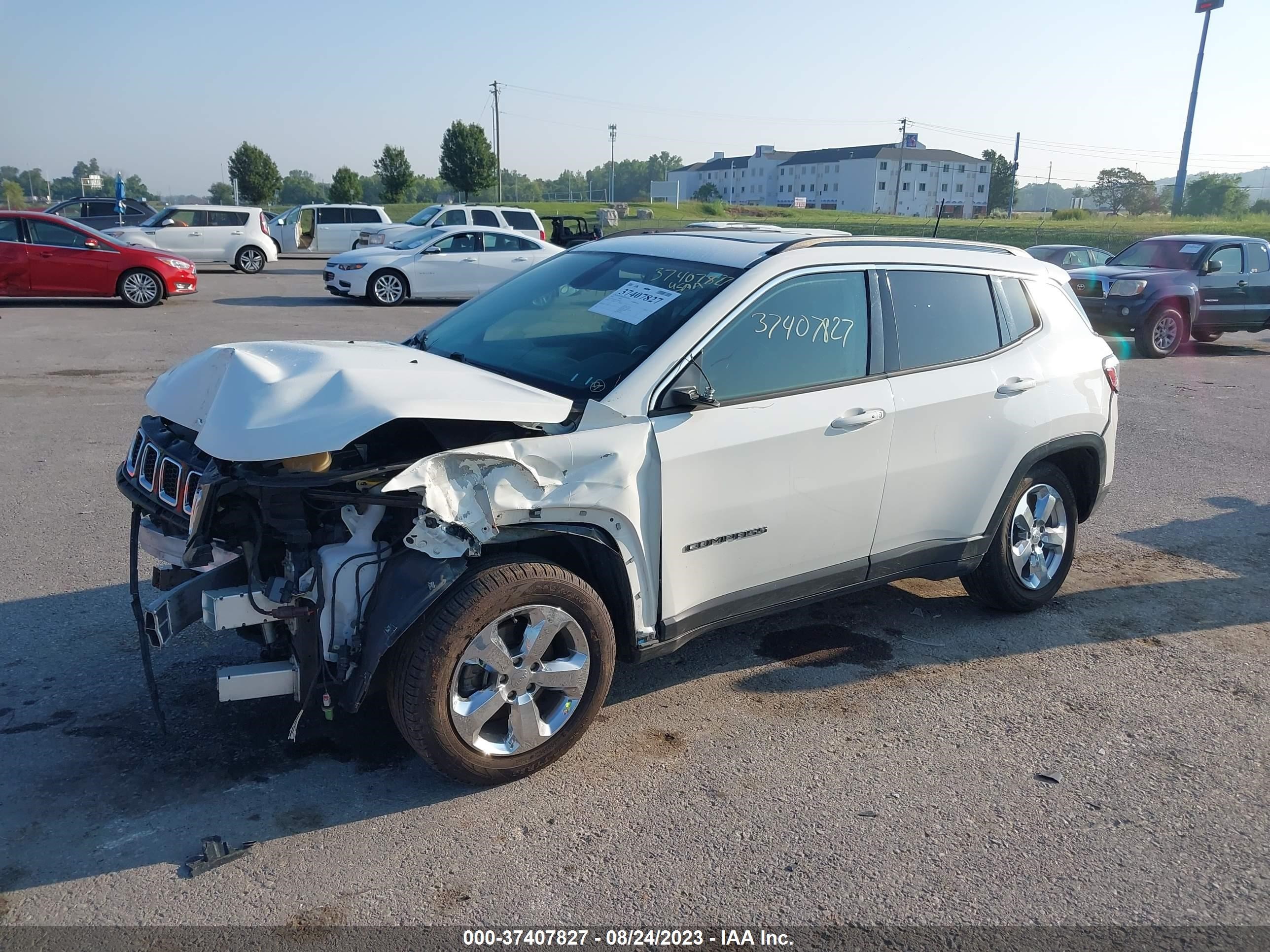 Photo 1 VIN: 3C4NJCBB1JT502569 - JEEP COMPASS 