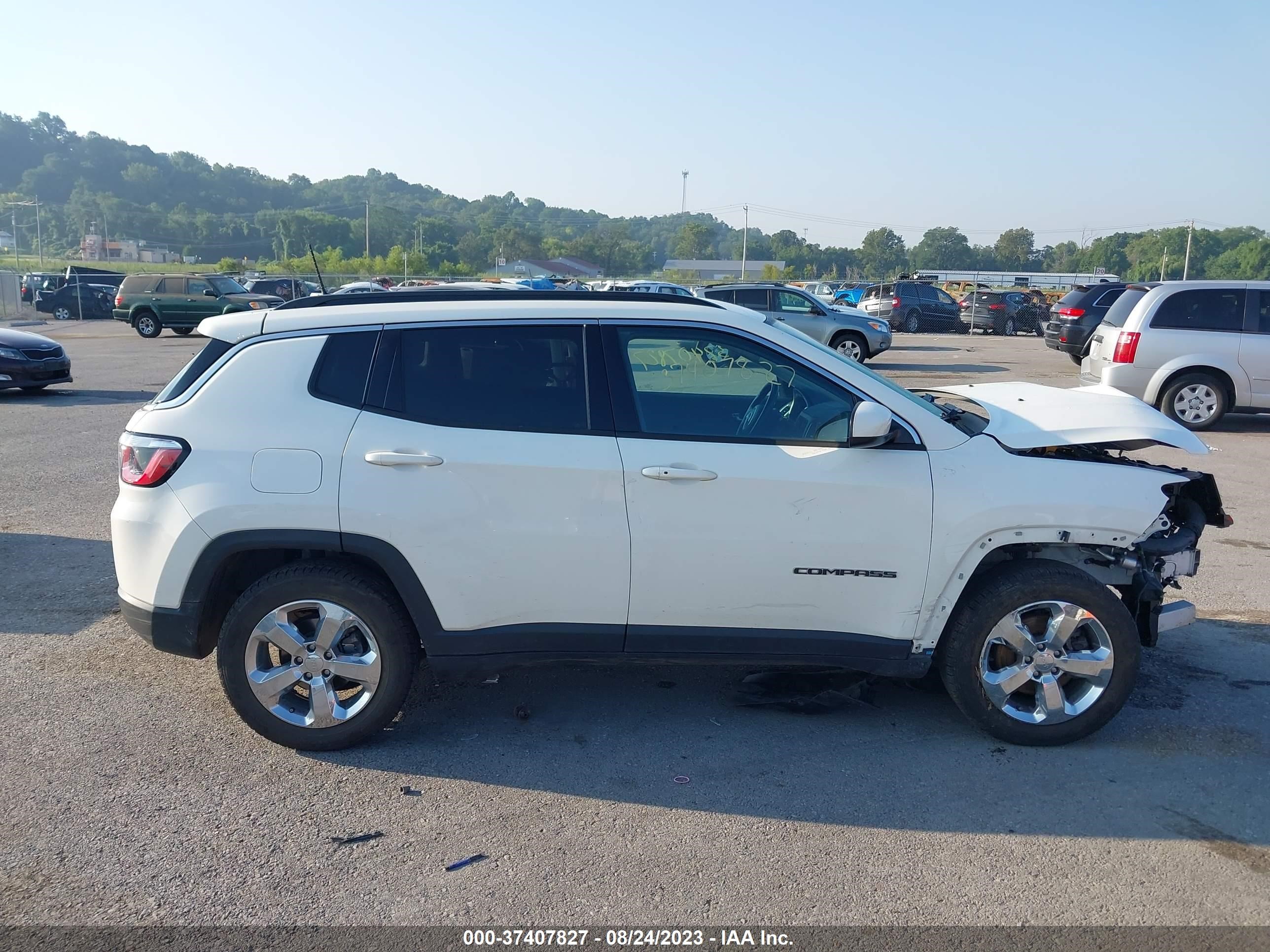 Photo 12 VIN: 3C4NJCBB1JT502569 - JEEP COMPASS 