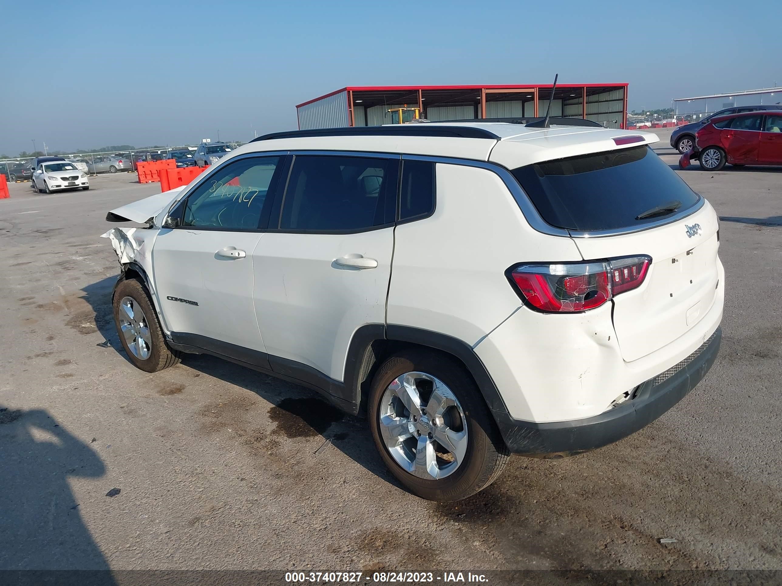 Photo 2 VIN: 3C4NJCBB1JT502569 - JEEP COMPASS 