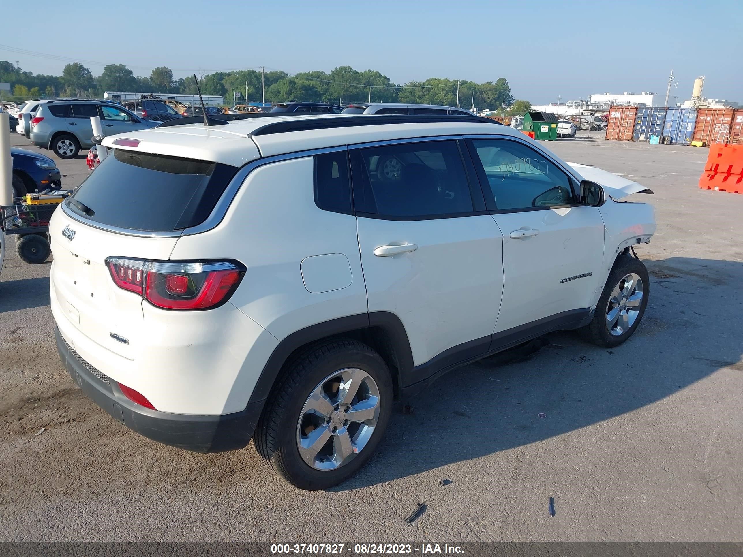 Photo 3 VIN: 3C4NJCBB1JT502569 - JEEP COMPASS 