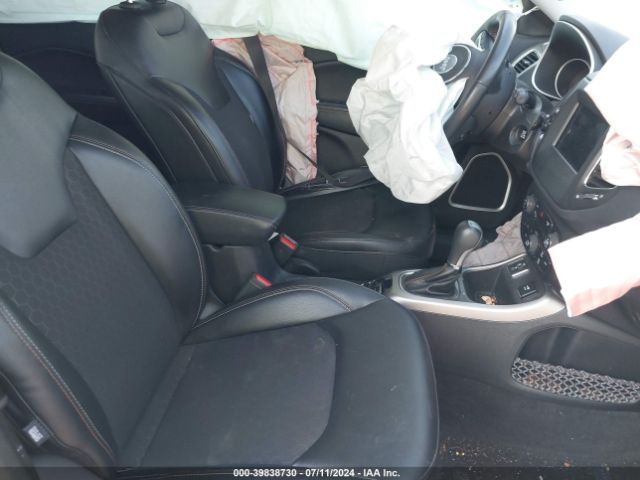 Photo 4 VIN: 3C4NJCBB2JT105842 - JEEP COMPASS 