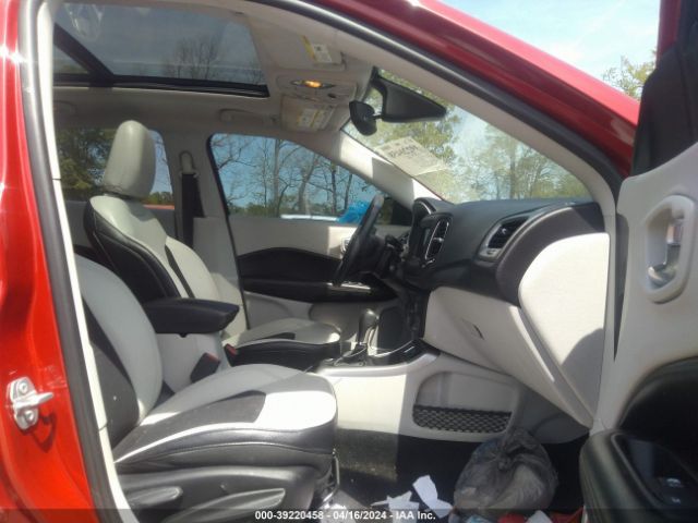 Photo 4 VIN: 3C4NJCBB2JT468478 - JEEP COMPASS 