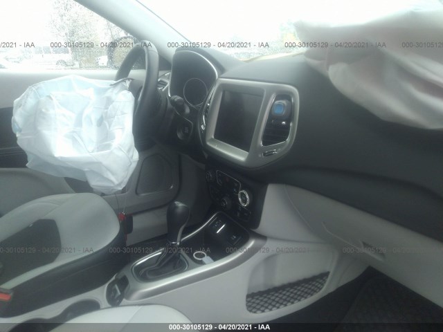 Photo 4 VIN: 3C4NJCBB2KT782956 - JEEP COMPASS 