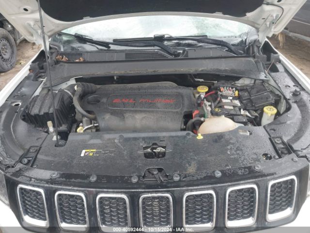 Photo 9 VIN: 3C4NJCBB3JT122648 - JEEP COMPASS 