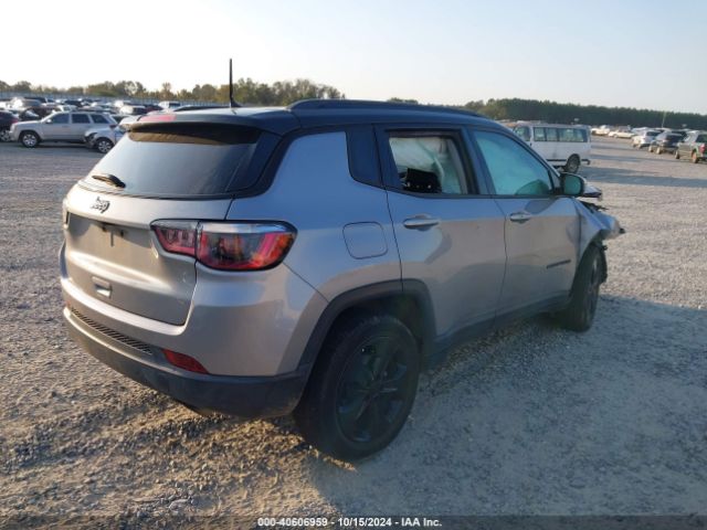 Photo 3 VIN: 3C4NJCBB3JT305029 - JEEP COMPASS 