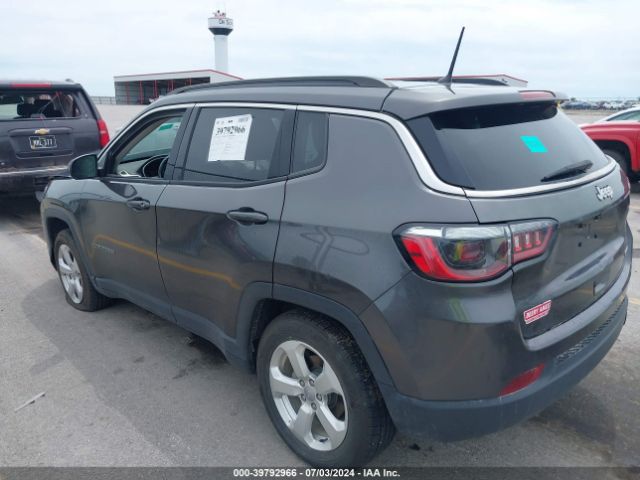 Photo 2 VIN: 3C4NJCBB3JT318735 - JEEP COMPASS 