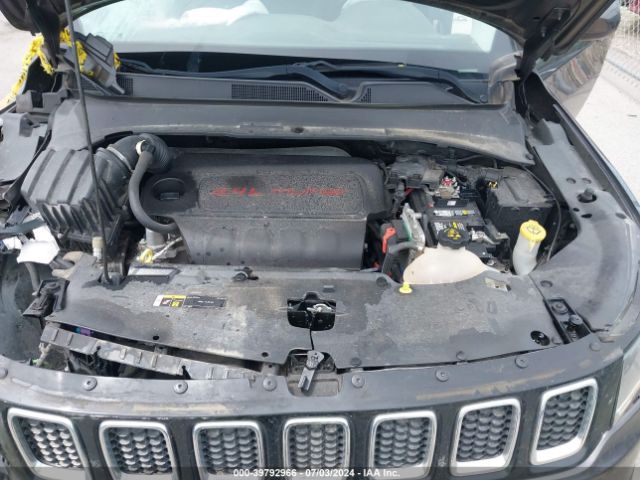 Photo 9 VIN: 3C4NJCBB3JT318735 - JEEP COMPASS 