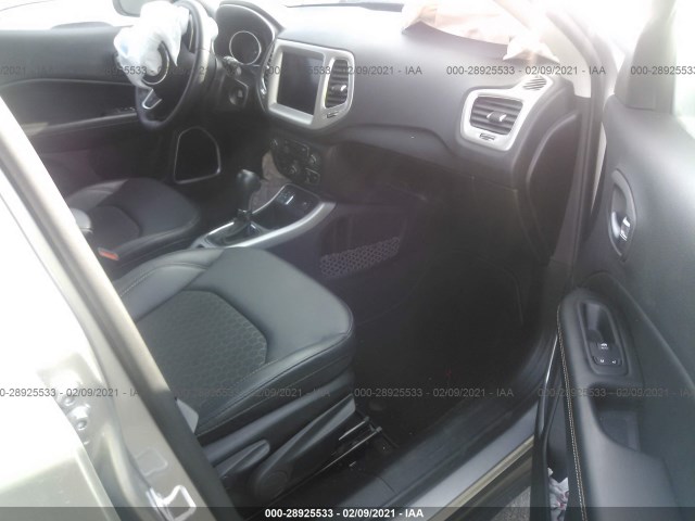 Photo 4 VIN: 3C4NJCBB3KT844056 - JEEP COMPASS 