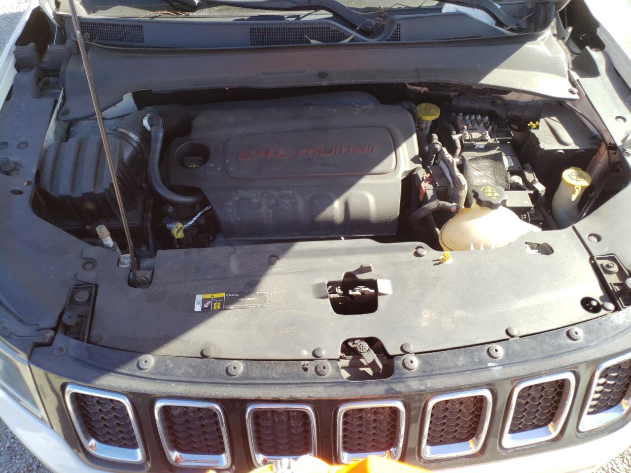 Photo 11 VIN: 3C4NJCBB4JT425471 - JEEP COMPASS 