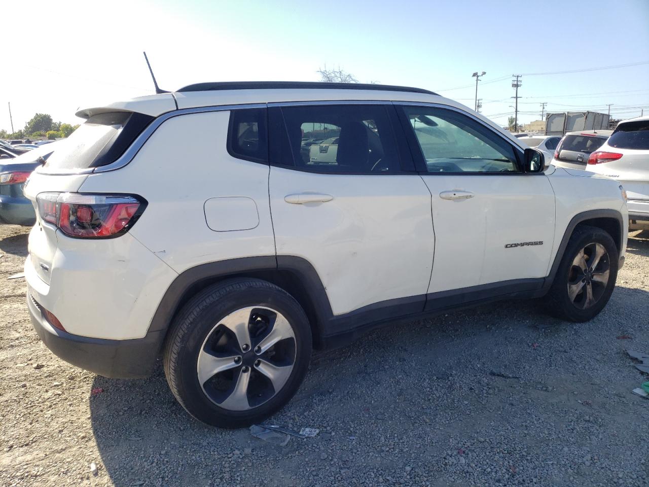 Photo 2 VIN: 3C4NJCBB4JT425471 - JEEP COMPASS 