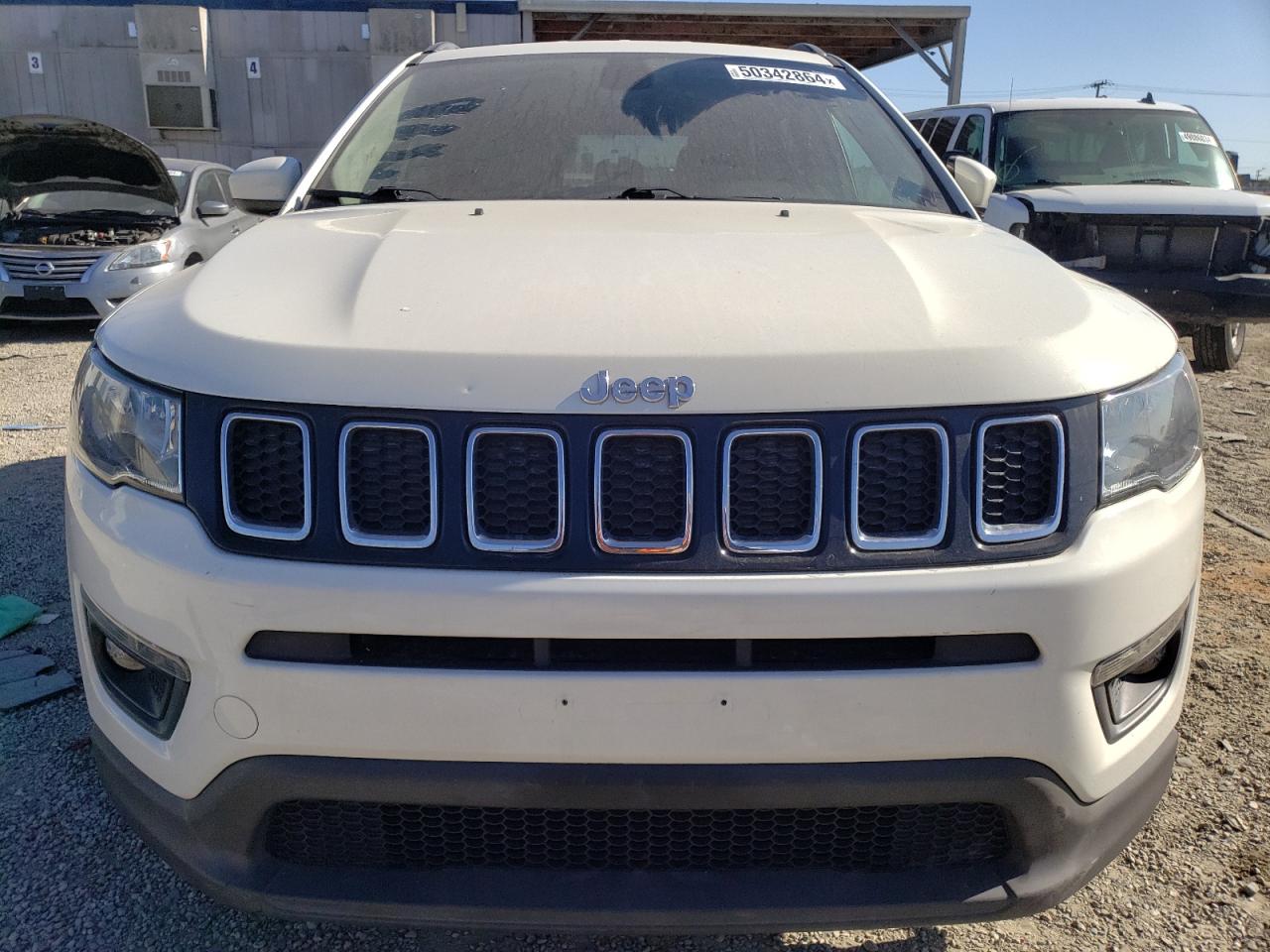 Photo 4 VIN: 3C4NJCBB4JT425471 - JEEP COMPASS 