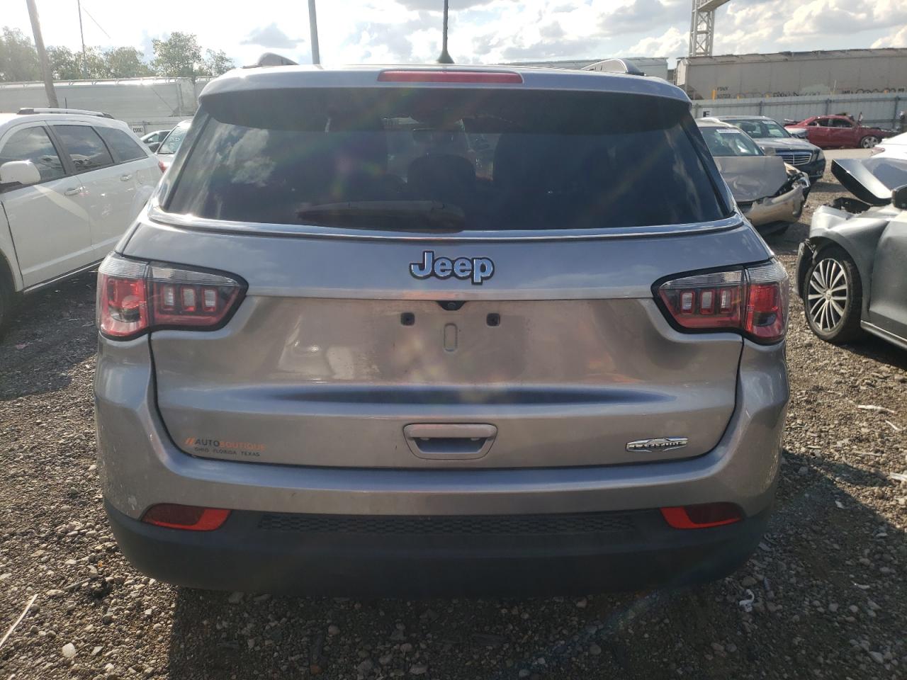 Photo 5 VIN: 3C4NJCBB4JT458437 - JEEP COMPASS 