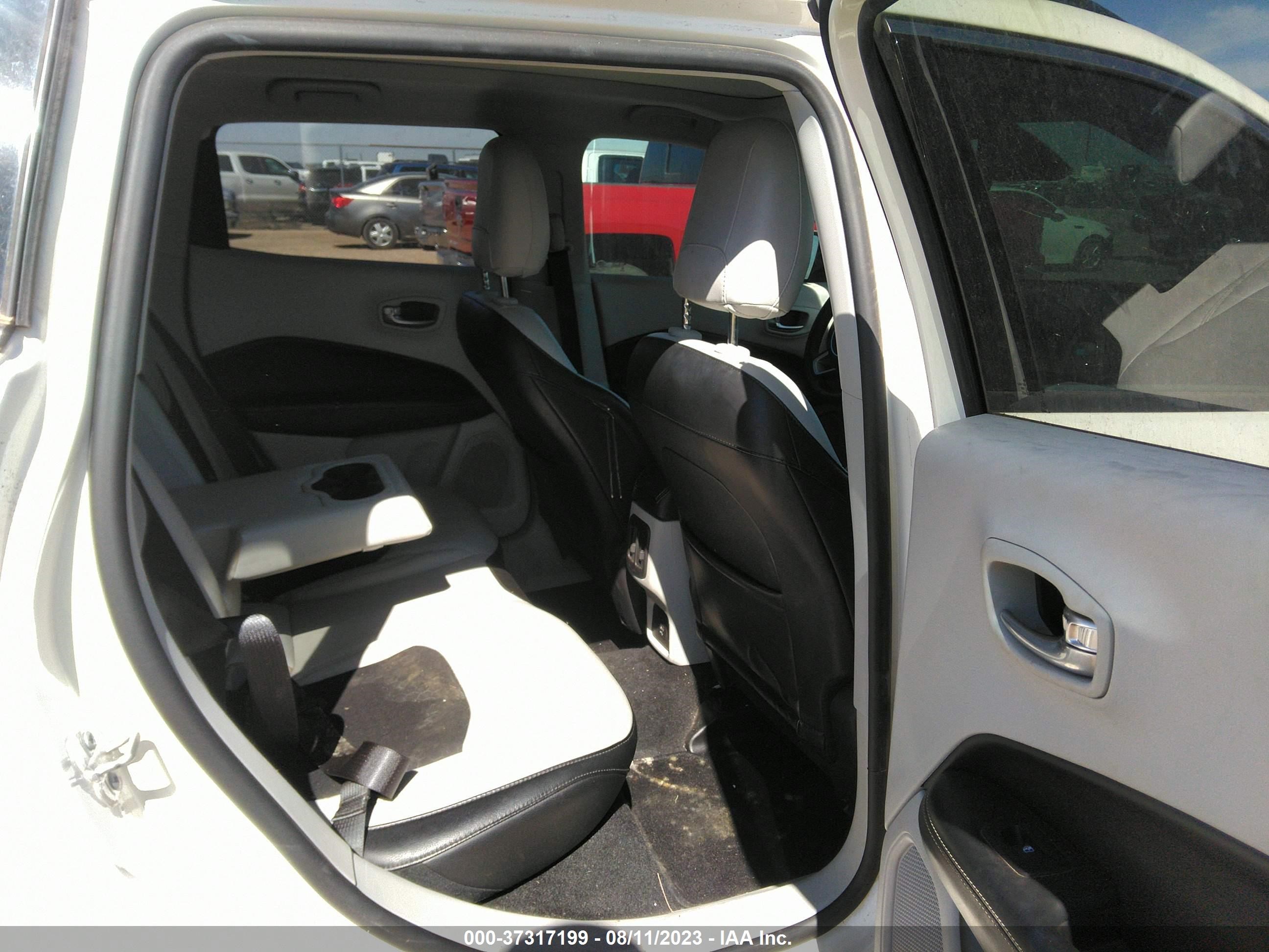 Photo 7 VIN: 3C4NJCBB4JT503392 - JEEP COMPASS 