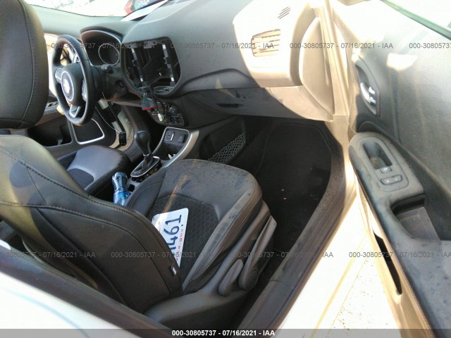 Photo 4 VIN: 3C4NJCBB4KT715713 - JEEP COMPASS 