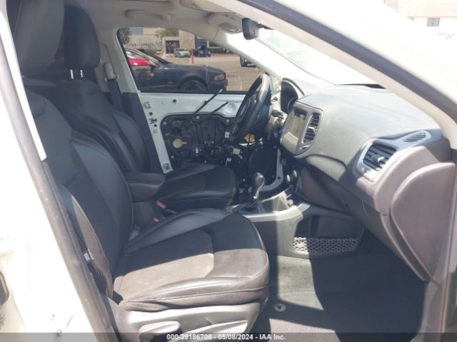 Photo 4 VIN: 3C4NJCBB4LT252795 - JEEP COMPASS 