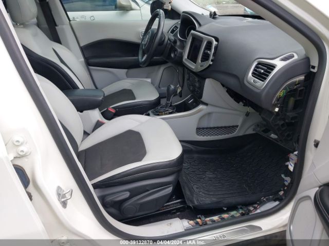 Photo 4 VIN: 3C4NJCBB5JT182124 - JEEP COMPASS 