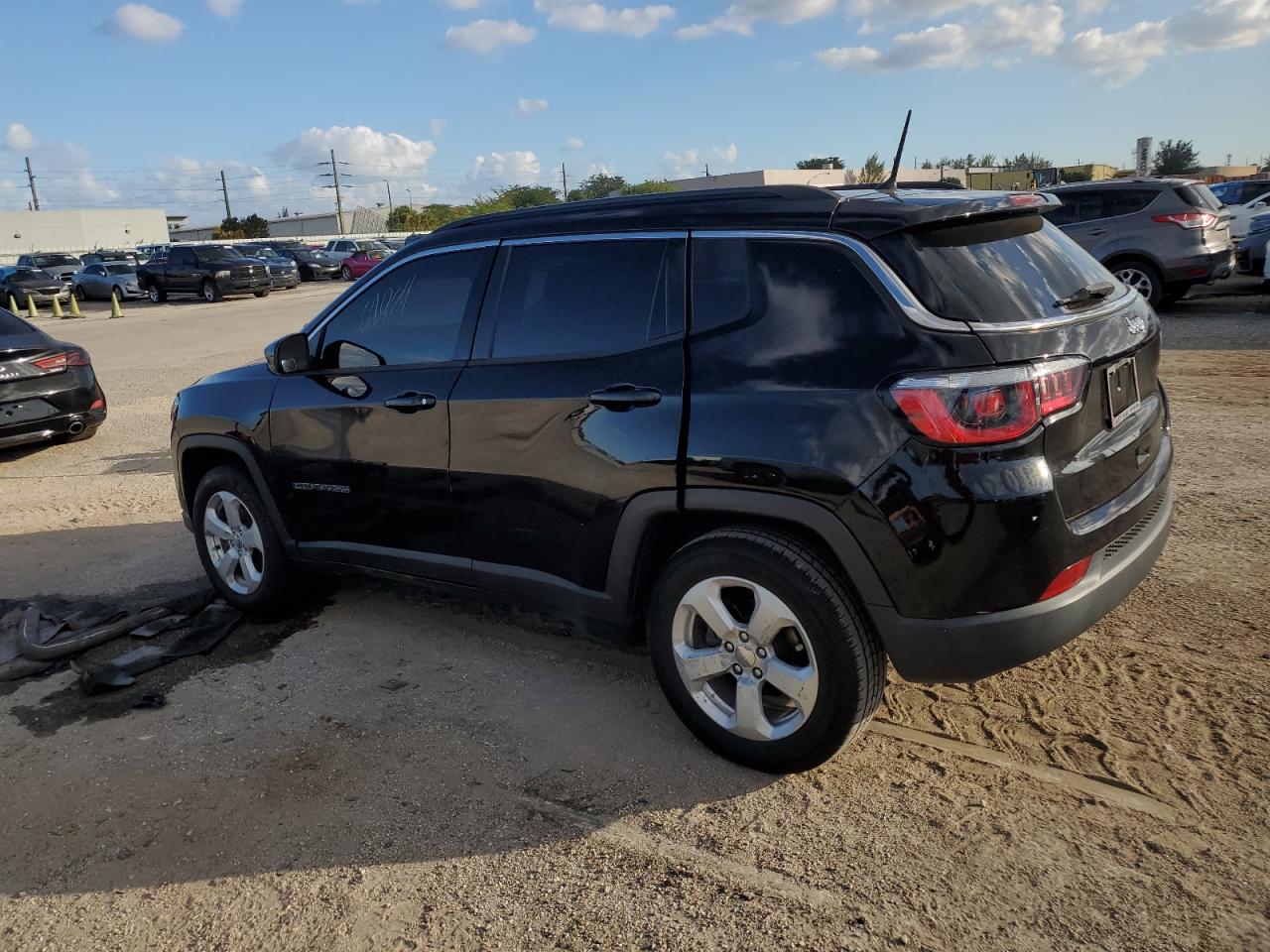 Photo 1 VIN: 3C4NJCBB5JT266623 - JEEP COMPASS 