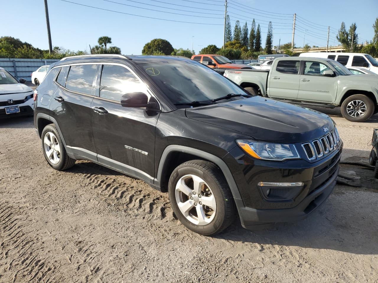 Photo 3 VIN: 3C4NJCBB5JT266623 - JEEP COMPASS 