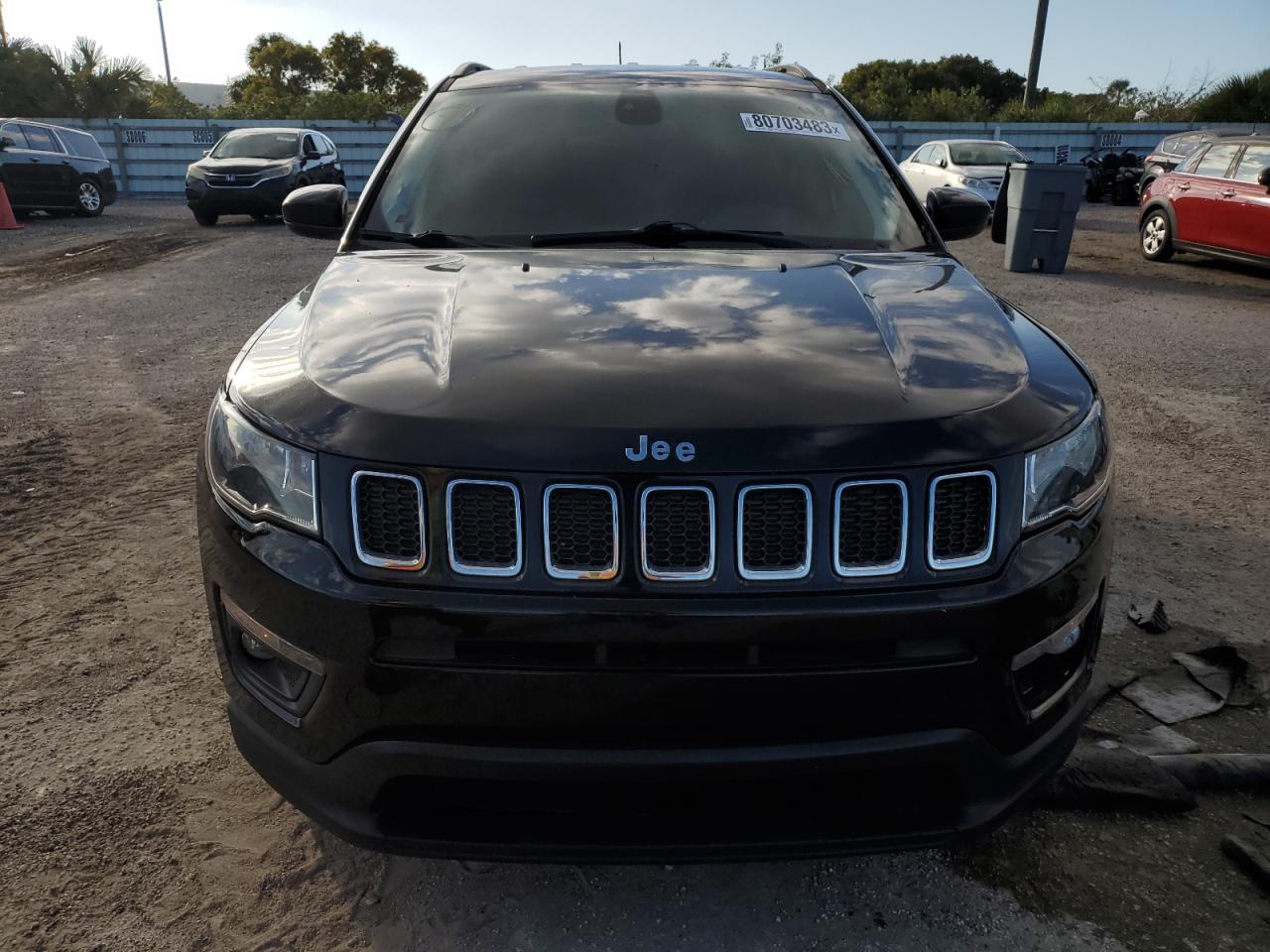 Photo 4 VIN: 3C4NJCBB5JT266623 - JEEP COMPASS 