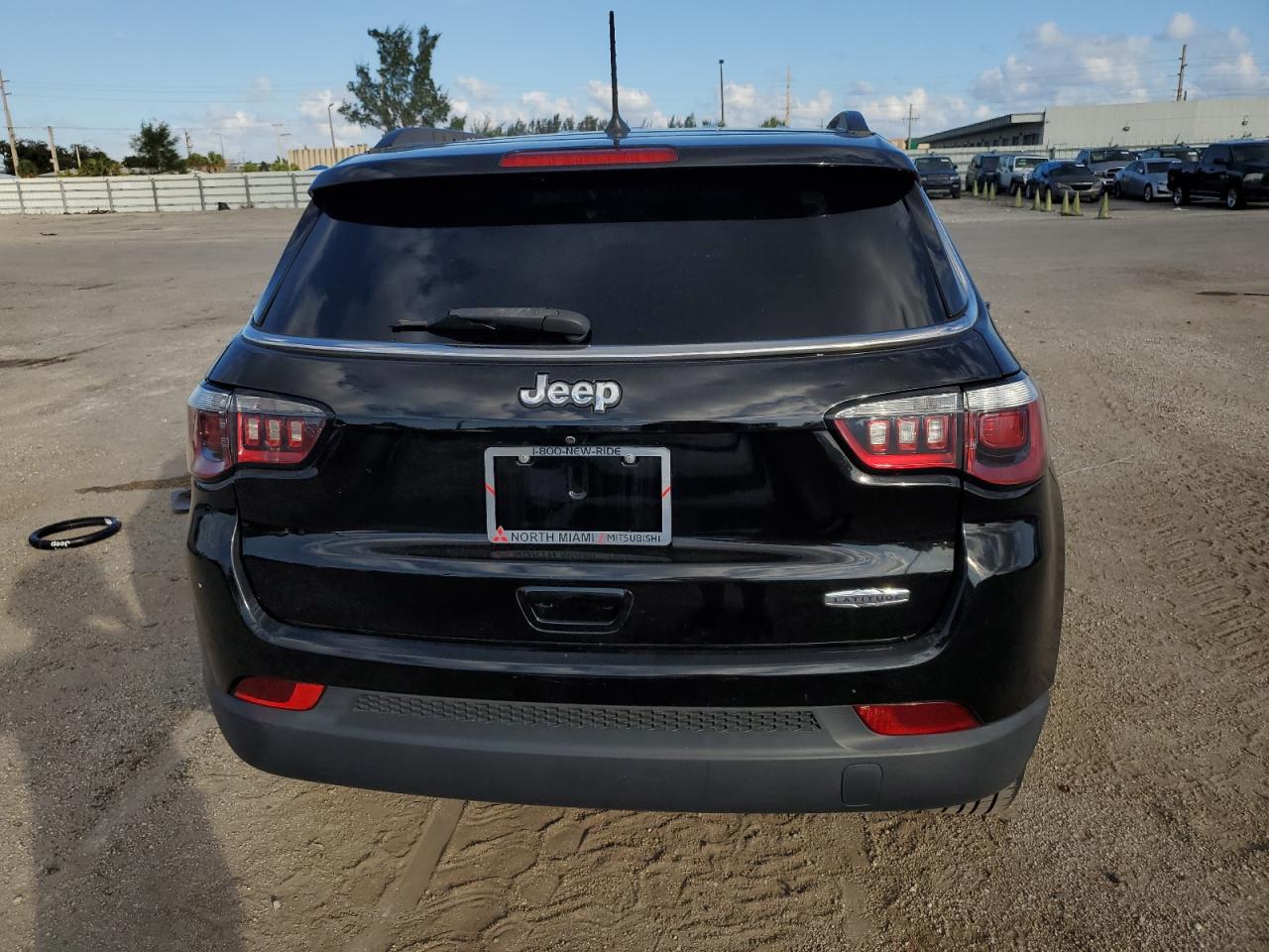 Photo 5 VIN: 3C4NJCBB5JT266623 - JEEP COMPASS 