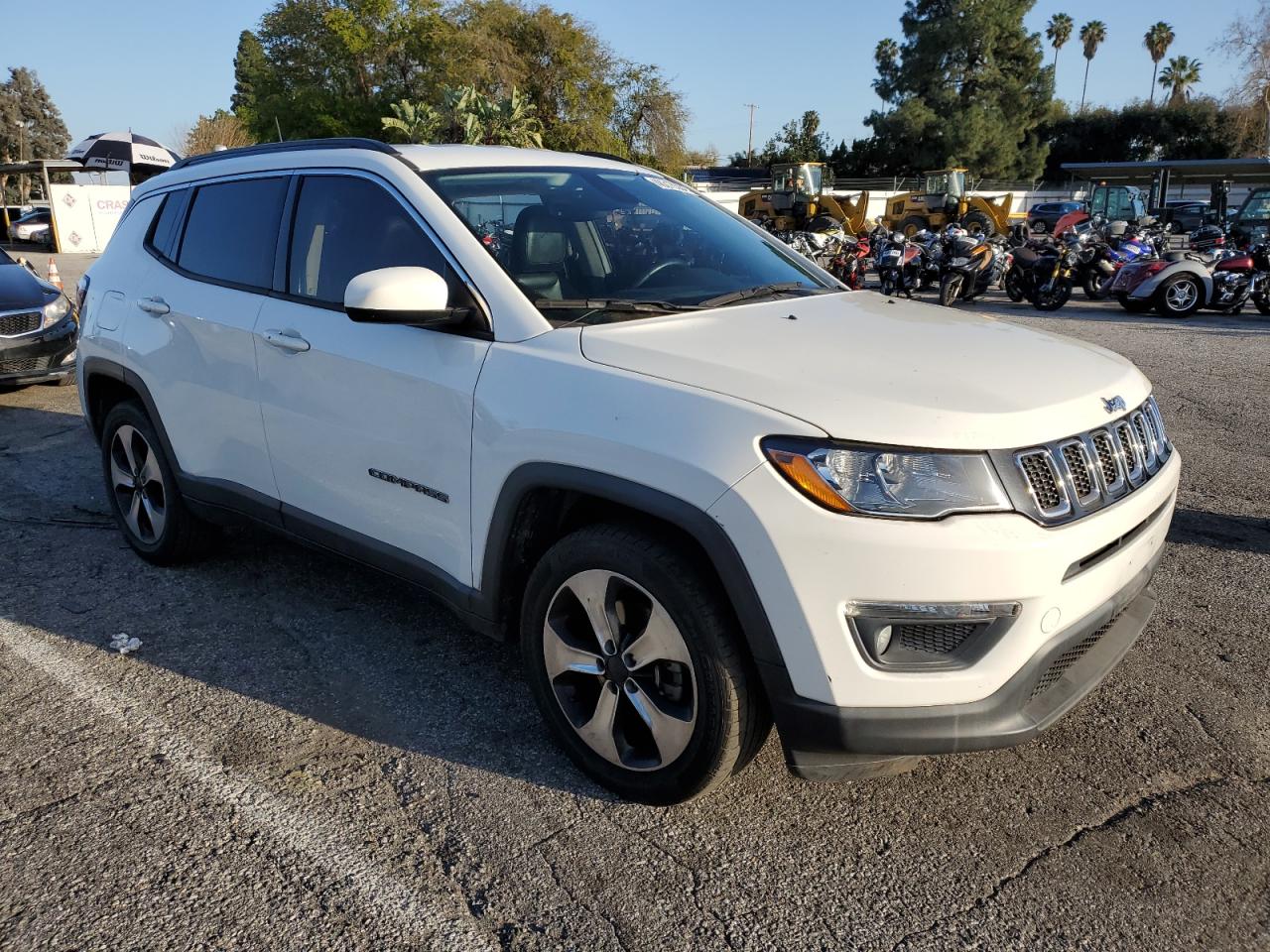 Photo 3 VIN: 3C4NJCBB5JT308899 - JEEP COMPASS 