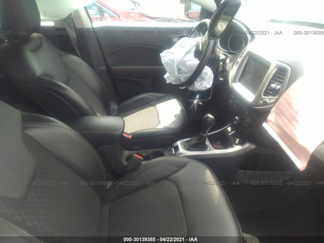 Photo 4 VIN: 3C4NJCBB5JT319319 - JEEP COMPASS 