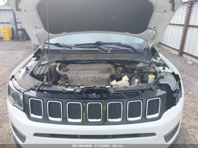 Photo 9 VIN: 3C4NJCBB5JT494590 - JEEP COMPASS 