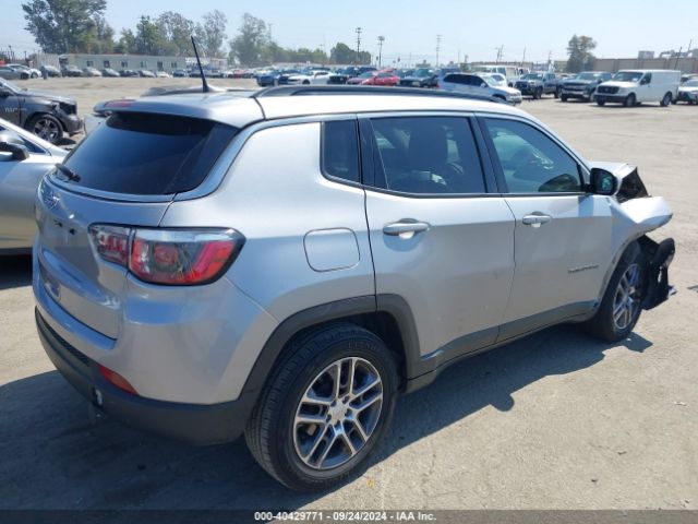 Photo 3 VIN: 3C4NJCBB5JT500341 - JEEP COMPASS 