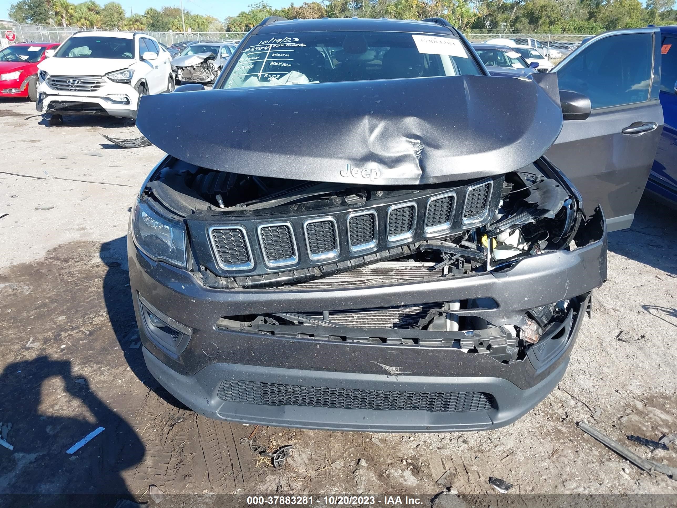 Photo 5 VIN: 3C4NJCBB5KT856306 - JEEP COMPASS 