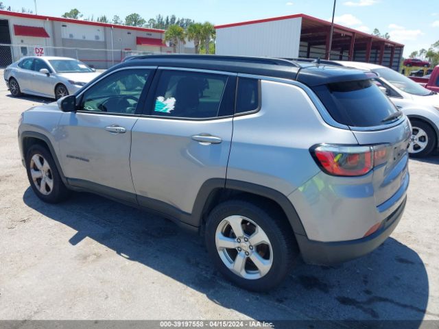 Photo 2 VIN: 3C4NJCBB6JT122319 - JEEP COMPASS 