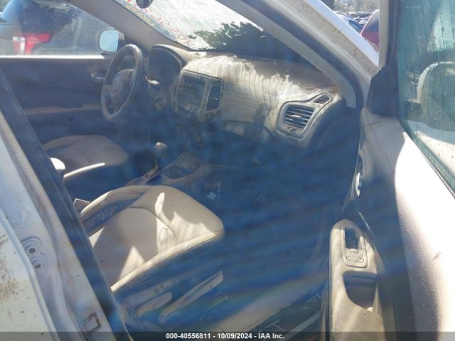 Photo 4 VIN: 3C4NJCBB6JT140447 - JEEP COMPASS 