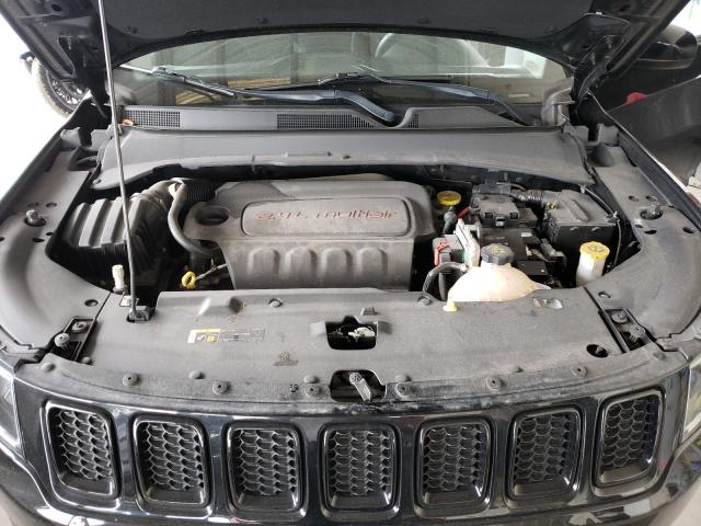 Photo 6 VIN: 3C4NJCBB6JT300391 - JEEP COMPASS 