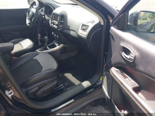 Photo 4 VIN: 3C4NJCBB6JT500591 - JEEP COMPASS 