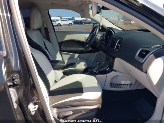 Photo 4 VIN: 3C4NJCBB6JT503409 - JEEP COMPASS 