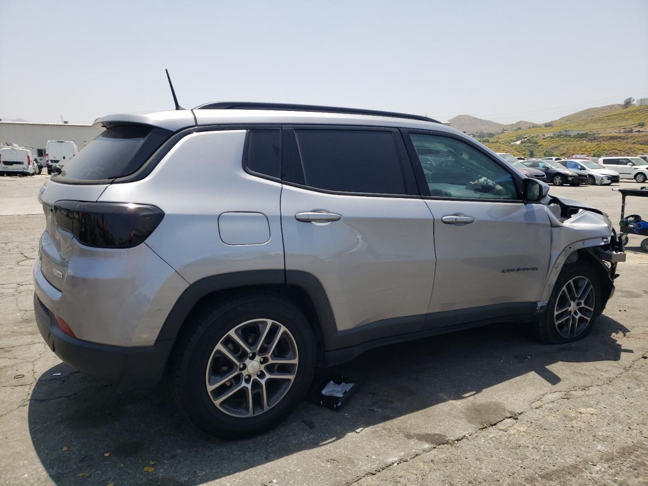 Photo 2 VIN: 3C4NJCBB7HT617445 - JEEP COMPASS 