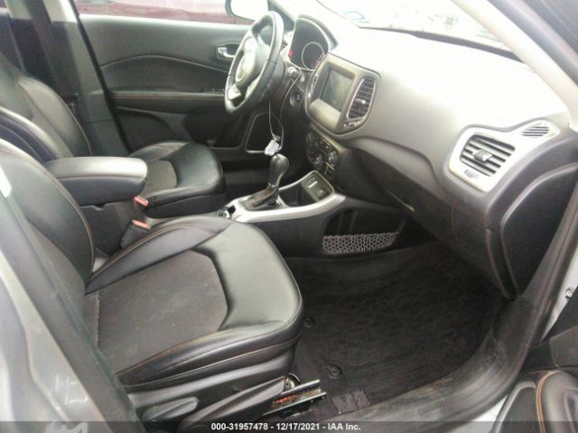 Photo 4 VIN: 3C4NJCBB7JT123883 - JEEP COMPASS 