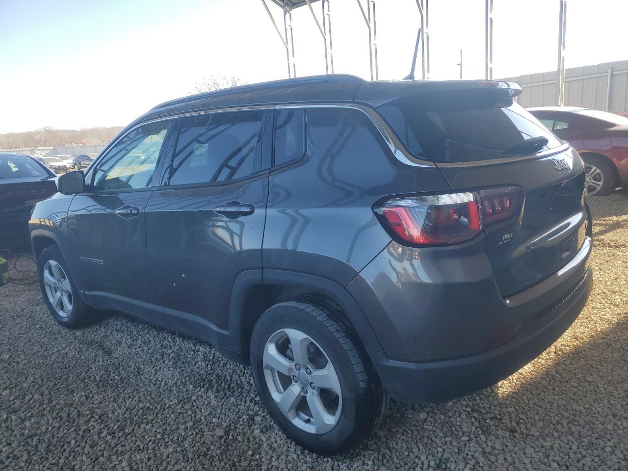 Photo 1 VIN: 3C4NJCBB7JT233297 - JEEP COMPASS 