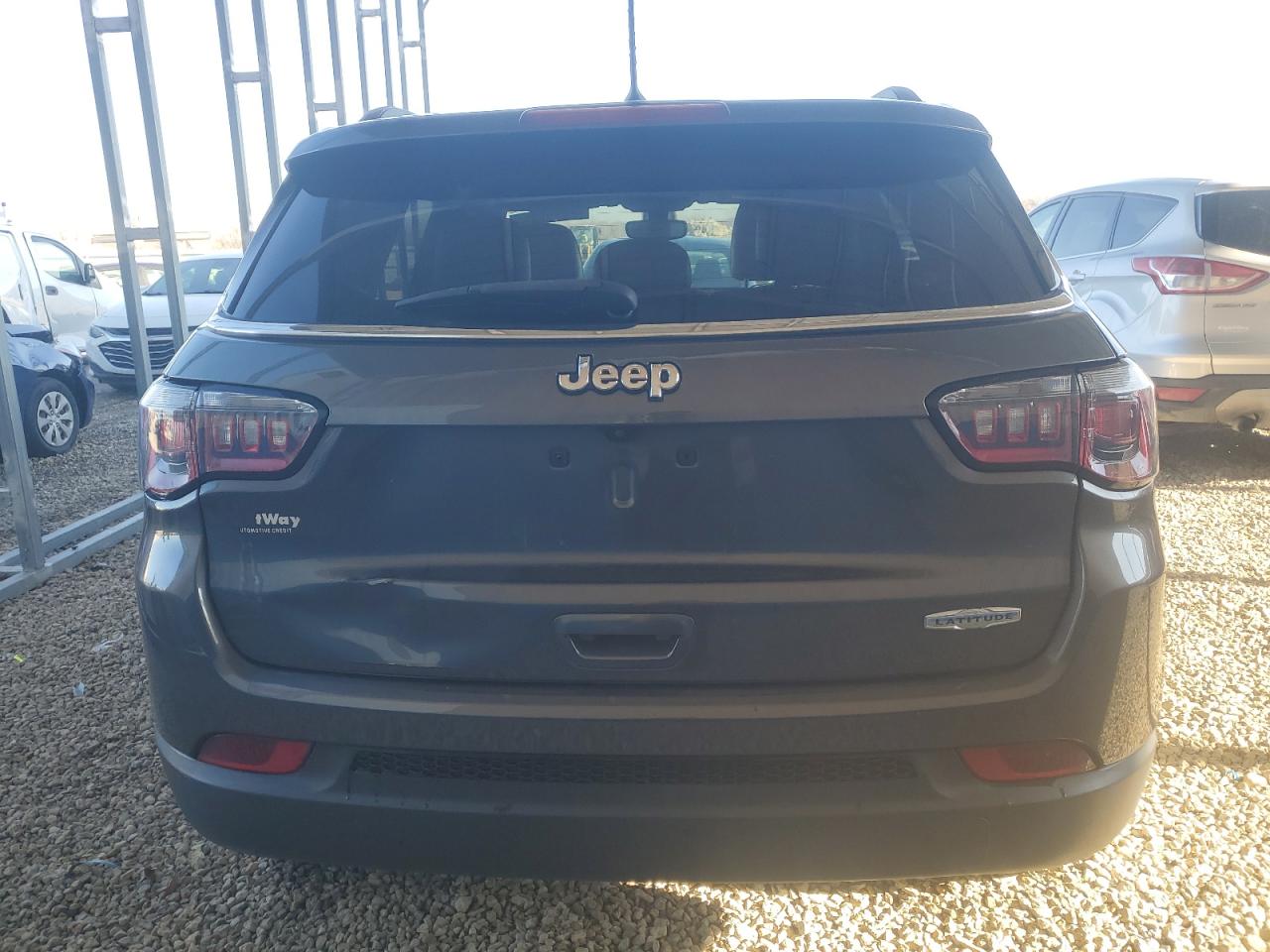 Photo 5 VIN: 3C4NJCBB7JT233297 - JEEP COMPASS 