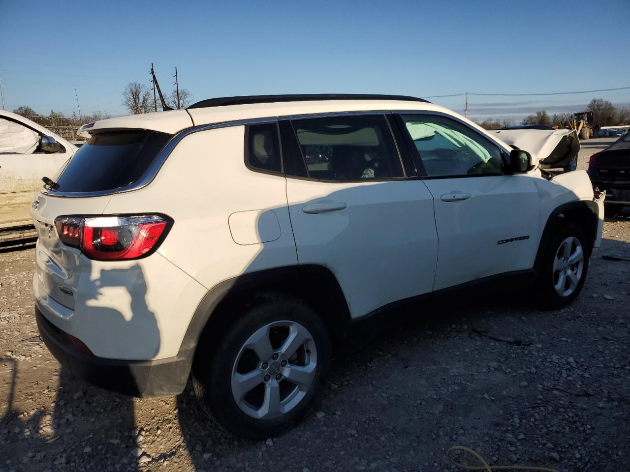 Photo 2 VIN: 3C4NJCBB7JT240508 - JEEP COMPASS 