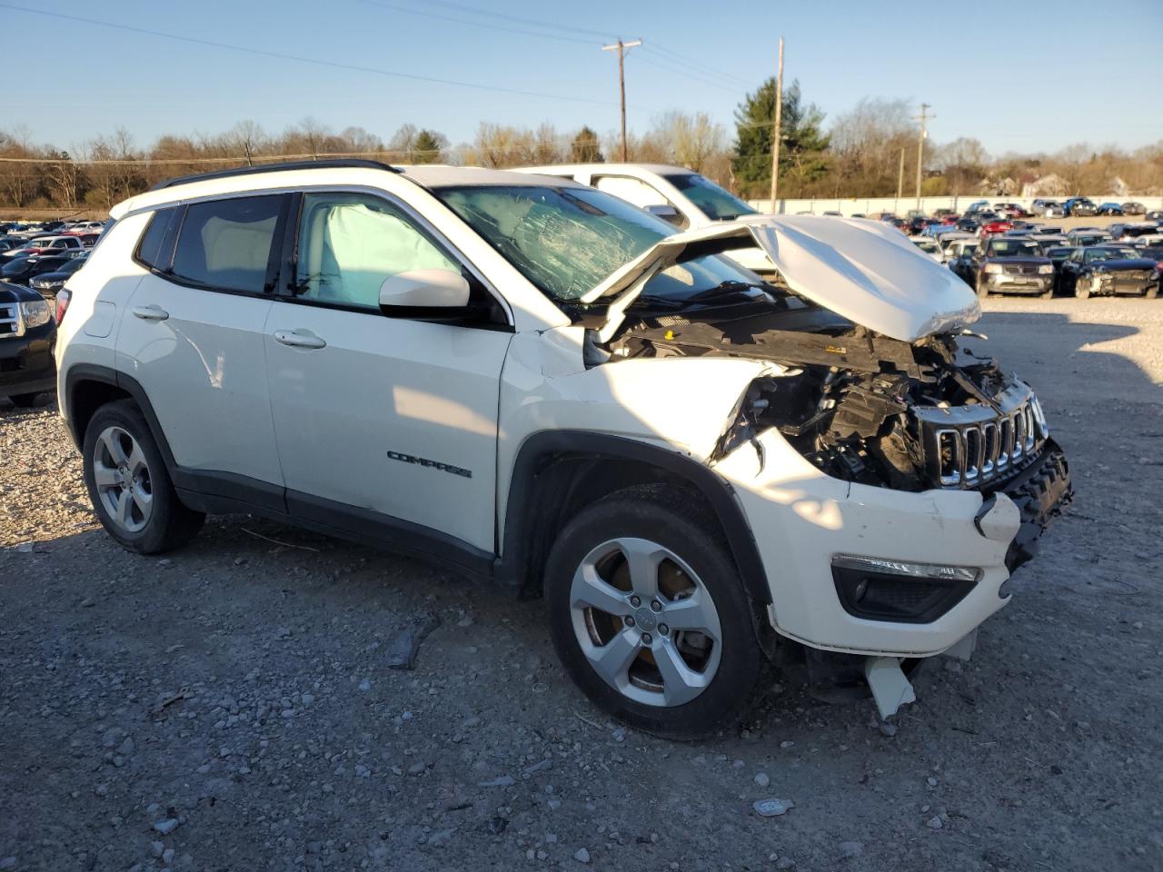 Photo 3 VIN: 3C4NJCBB7JT240508 - JEEP COMPASS 