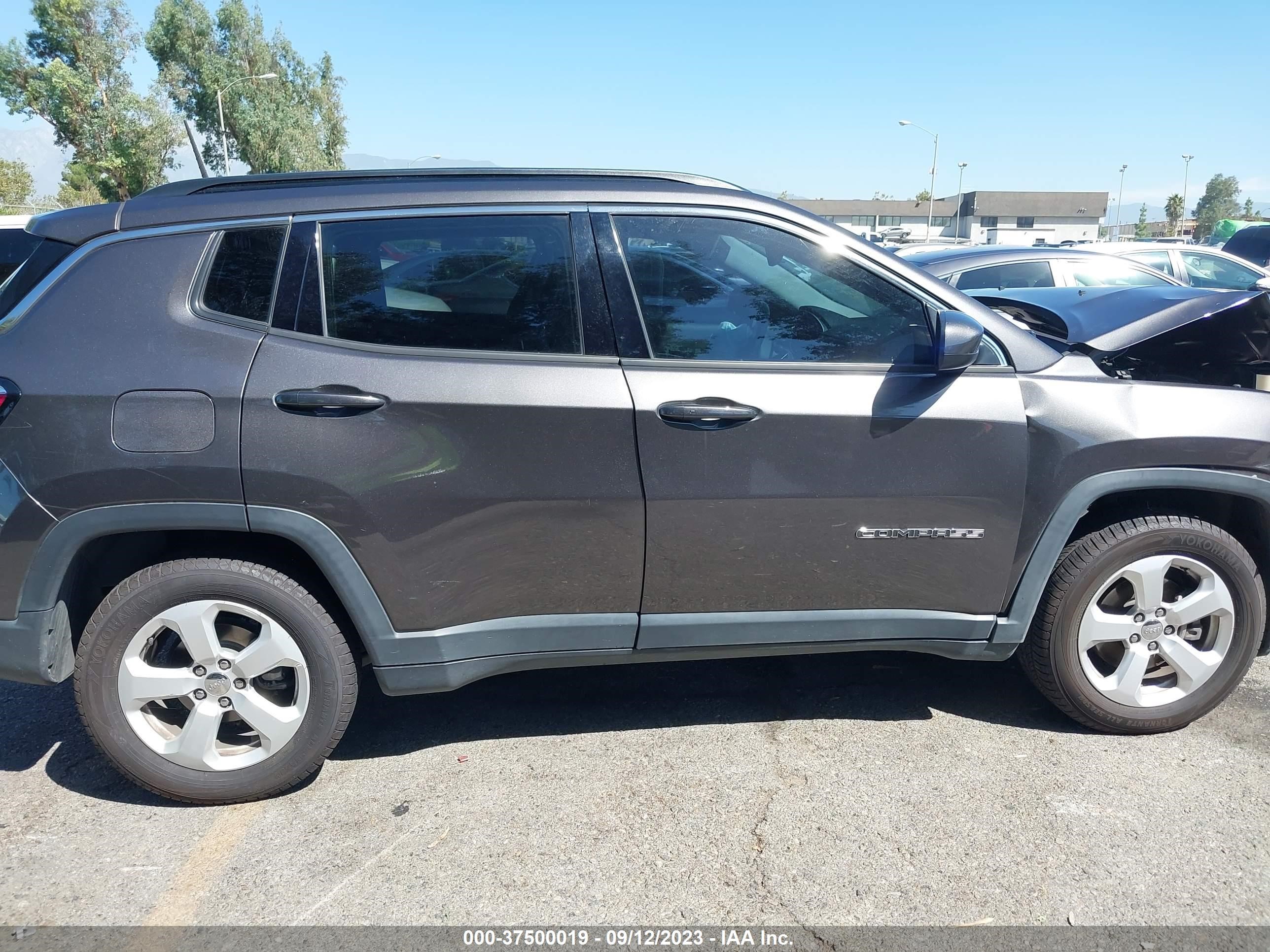 Photo 12 VIN: 3C4NJCBB7JT326904 - JEEP COMPASS 