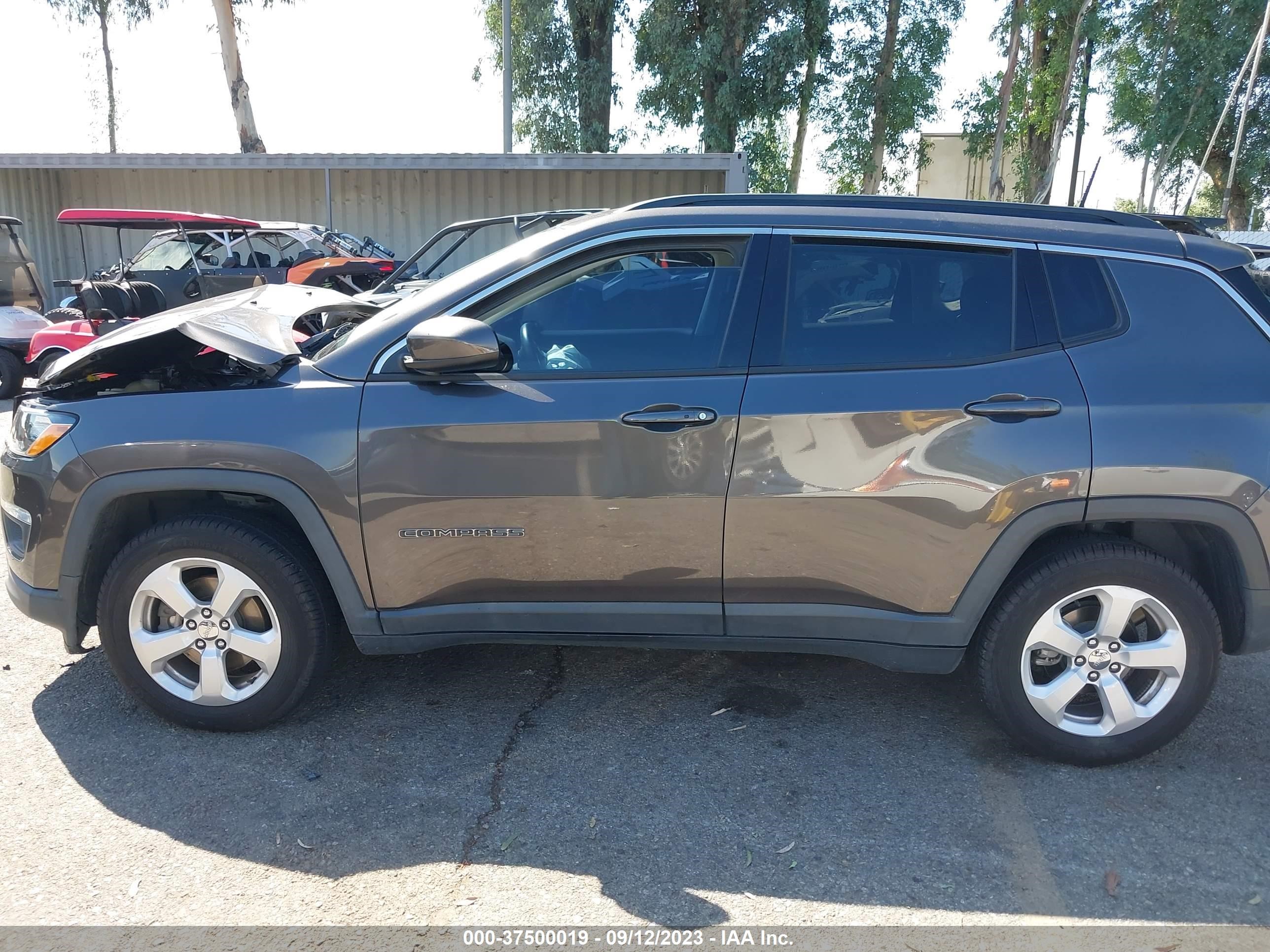 Photo 13 VIN: 3C4NJCBB7JT326904 - JEEP COMPASS 