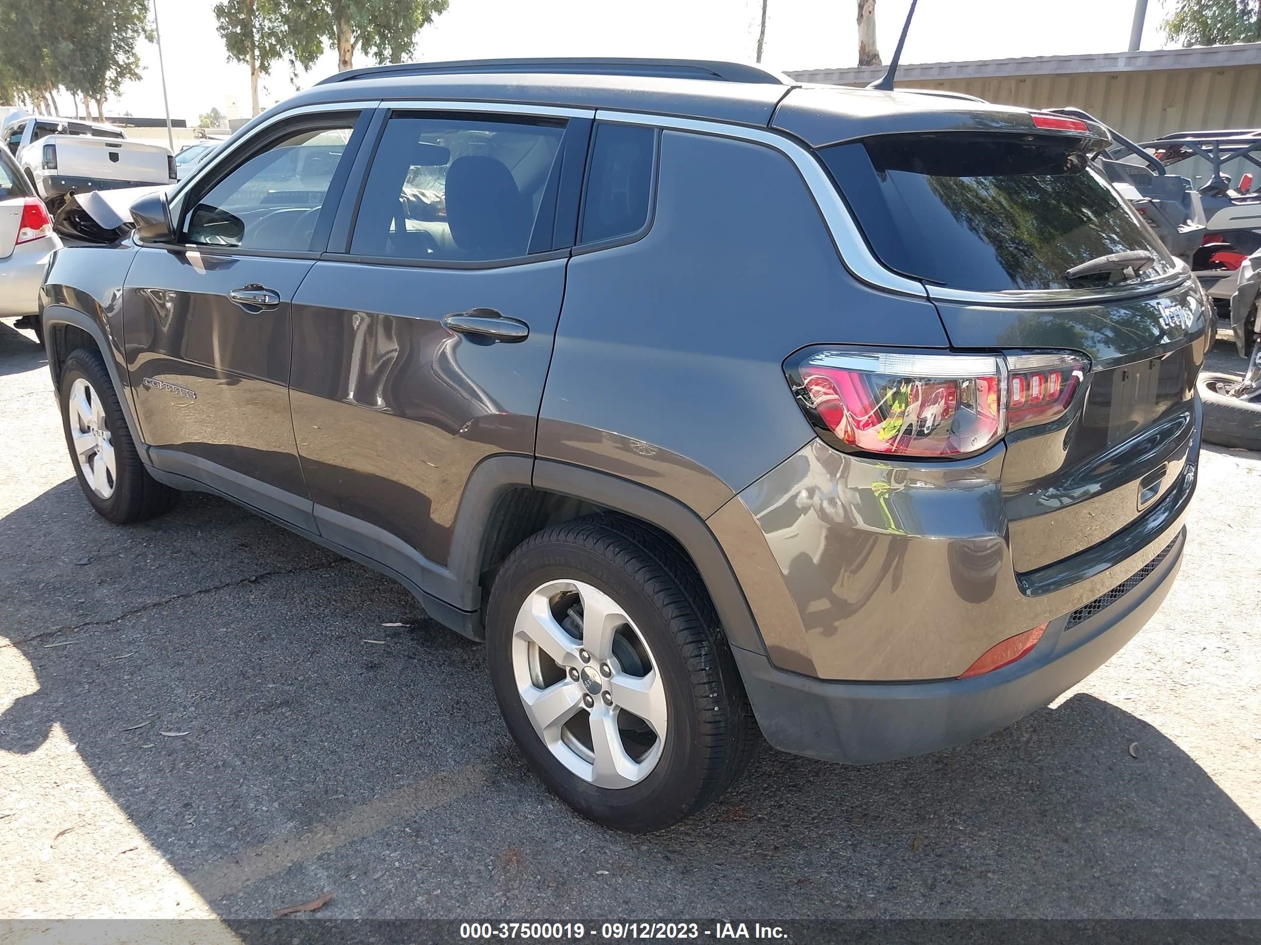 Photo 2 VIN: 3C4NJCBB7JT326904 - JEEP COMPASS 